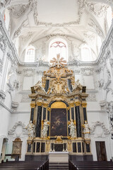 Fototapeta na wymiar Querschiff im Würzburger Dom – St. Kiliansdom zu Würzburg