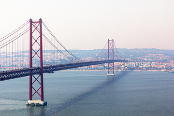 Brücke Ponte Vasco da Gama von Sacavem nach Lissabon, Portugal