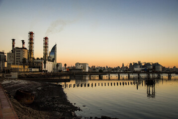Obraz premium Montevideo port and city