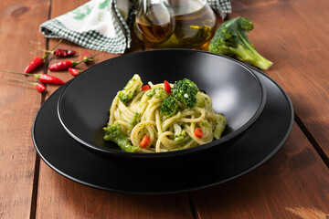 Spaghetti con broccoli e peperoncino, Cucina Italiana 