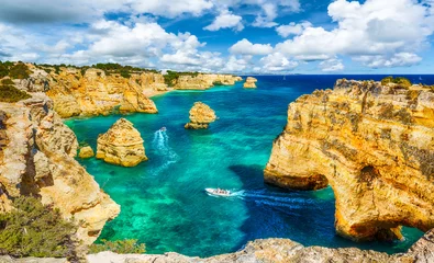 Crédence en verre imprimé Plage de Marinha, Algarve, Portugal Paysage avec la belle Praia da Marinha, l& 39 une des plages les plus célèbres du Portugal, située sur la côte atlantique à Lagoa, Algarve.
