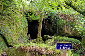 La Grotte d’Artus, Huelgoat, Monts d’Arrée, Finistère, Bretagne, France
