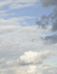 Obraz premium White clouds cumulus floating on blue sky for backgrounds concept