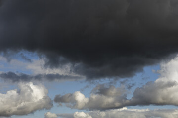 Obraz premium Dramatic panoramic skyscape with dark stormy clouds