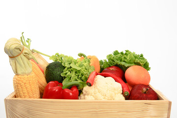 Variouse fresh vegetables in a wooden basket