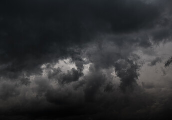 Obraz premium black clouds in the sky before the rain