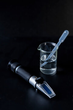 Refractometer  is a laboratory or field device for the measurement of an index of refraction.Aquarium tools  or Labor tool.