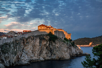 Fototapeta na wymiar Sunset view of the old town and fortress in Dubrovnik, Croatia.