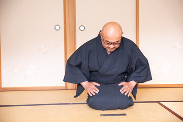 浴衣姿の中高年男性
