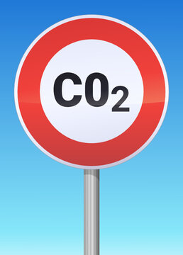 Panneau d'interdiction du CO2 et ciel bleu