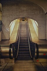 Escaliers du metro parisien
