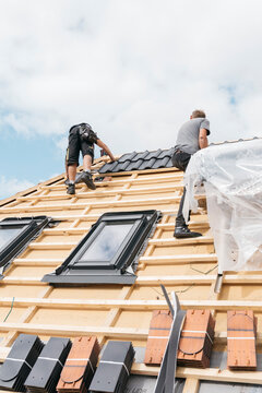 roofer building a roof