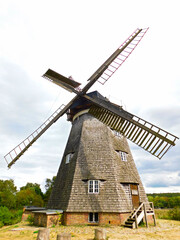 Fototapeta na wymiar Die Holländermühle auf dem Mühlenberg