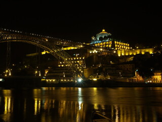 Fototapeta na wymiar Porto by night