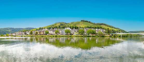 panoramic view to village of Zell at the Moselle valley in Germany - obrazy, fototapety, plakaty