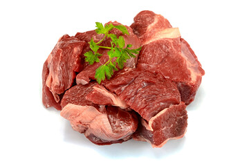 tas de viande de boeuf cru isolé, sur un fond blanc