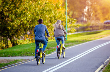 Fototapeta premium Cyclists ride on the bike path in the city Park 