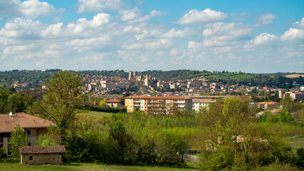 Fototapeta na wymiar Panorama of the city of Auch, view of the Ste Marie cathedral