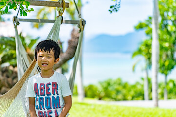 子供とハンモック