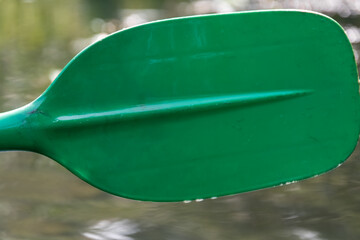 grüne Schaufel eines Paddels