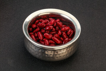 Red baked kidney in the bowl