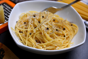 pasta spaghetti cacio e pepe classico piatto della cucina romana cibo italiano