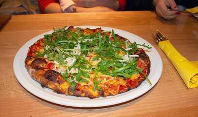 Pizza Margherita mit Rucola drauf