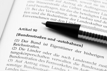 Artikel 90 im Grundgesetzbuch