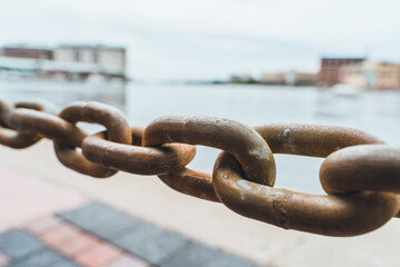 A Chain on the pier  