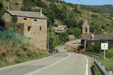 Fototapeta na wymiar village in Spanish pyrenees