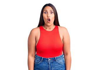 Obraz premium Young beautiful brunette woman wearing casual sleevelss t-shirt scared and amazed with open mouth for surprise, disbelief face