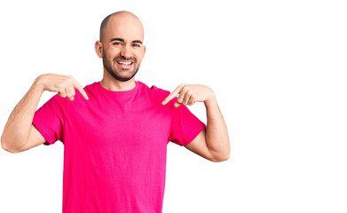 Fototapeta premium Young handsome man wearing casual t shirt looking confident with smile on face, pointing oneself with fingers proud and happy.
