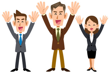 年配の男性を中心に両手を上げて喜ぶビジネスのチーム
