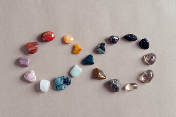 Steine angeordnet als Muster.