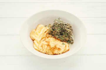 Simple organic food plates 