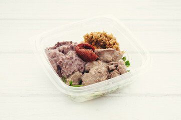 Simple organic food plates 