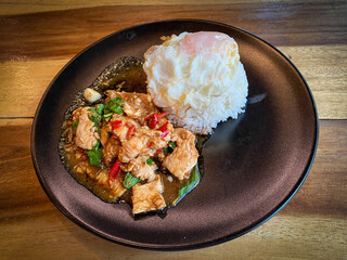 Rice topped with stir-fried chicken and basil with fried egg