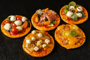 ミックスピザ　Italian delicious food mixture pizza