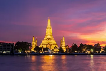 Foto auf Leinwand Wat Arun Ratchawararam (Temple of Dawn) and five pagodas during twilight, famous tourist destination in Bangkok, Thailand © wirojsid