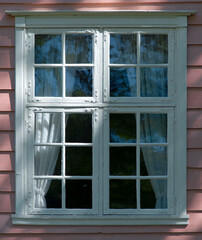 Fenêtre traditionnelle de maison bourgeoise à Oslo, Norvège