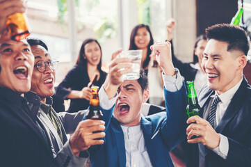 Business people relax from work in bar, Taking a break from business with beer and wine