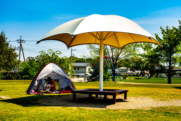 公園でキャンプ