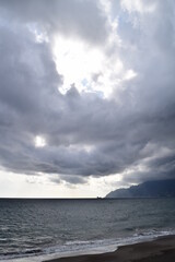 Fototapeta na wymiar paesaggio di mare con nuvole