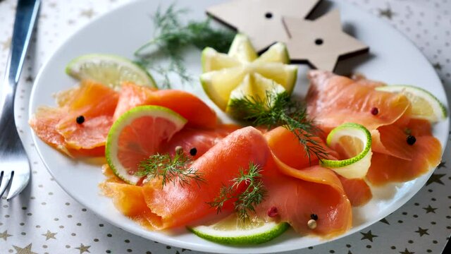 smoked salmon salad with lemon and dill