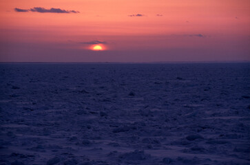 流氷の夕日