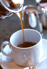 コーヒーを注ぐ