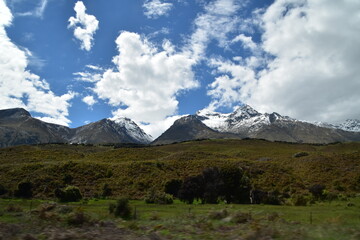 Fototapeta premium The view of mountains in Queenstown, New Zealand