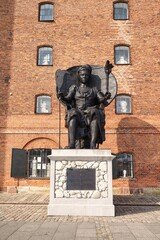 statue of Mary Thomas alias Queen Mary