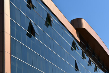 Obraz premium Beautiful high-rise building against the blue sky