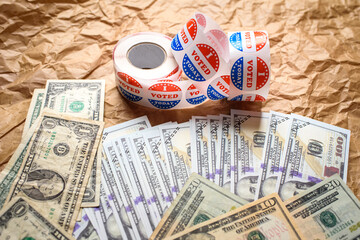 Voters in the American elections and dollar bills to improve the economy.